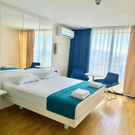 Lux Apartaments 巴统 外观 照片
