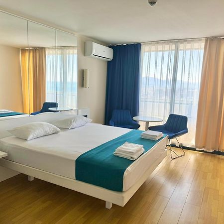 Lux Apartaments 巴统 外观 照片