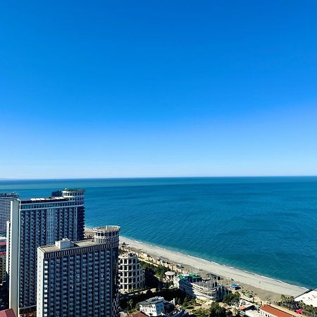 Lux Apartaments 巴统 外观 照片