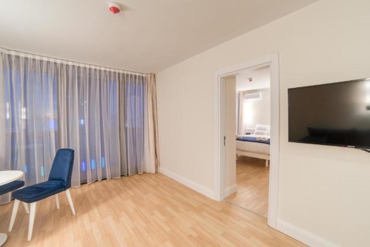 Lux Apartaments 巴统 外观 照片