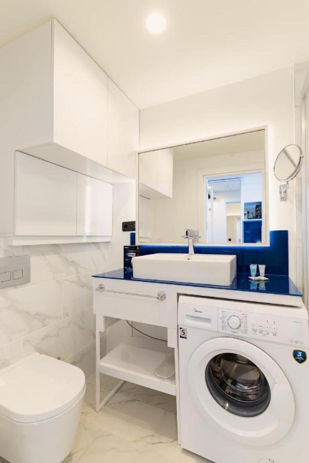 Lux Apartaments 巴统 外观 照片