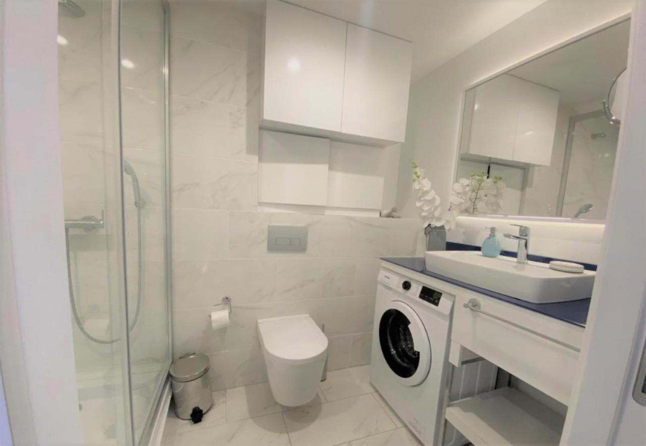 Lux Apartaments 巴统 外观 照片