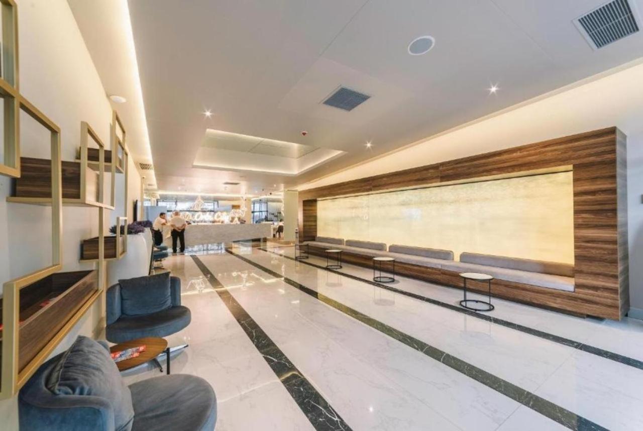 Lux Apartaments 巴统 外观 照片
