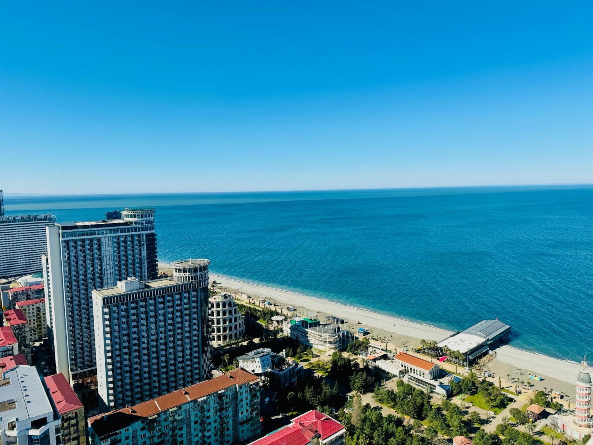 Lux Apartaments 巴统 外观 照片