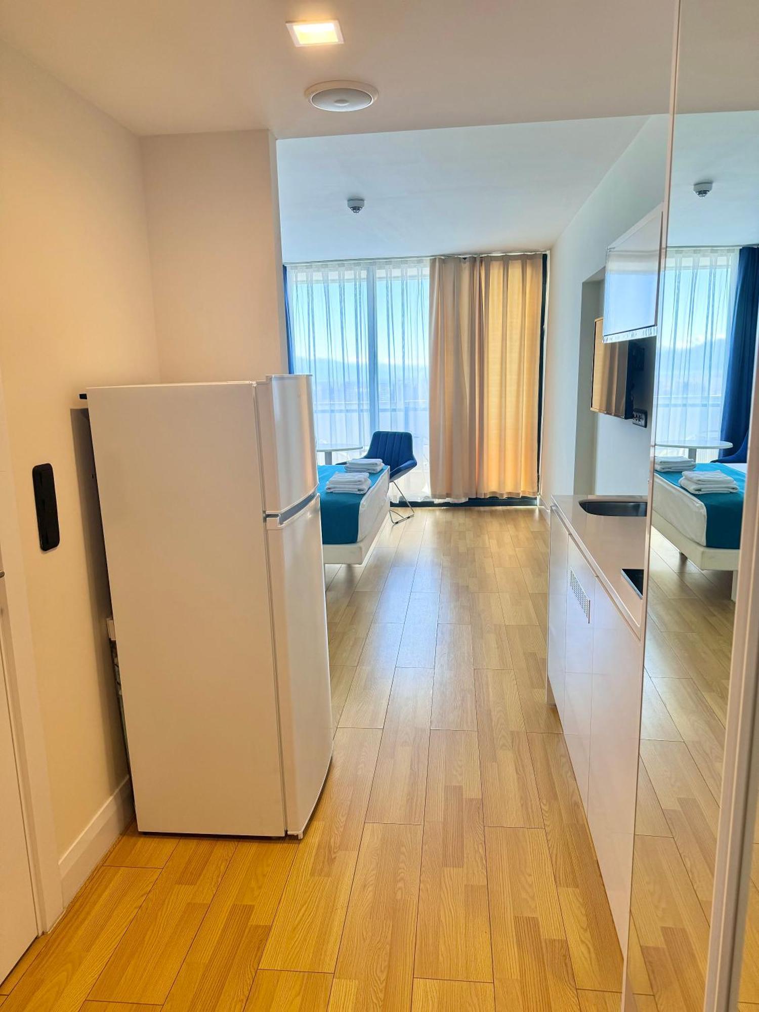 Lux Apartaments 巴统 外观 照片