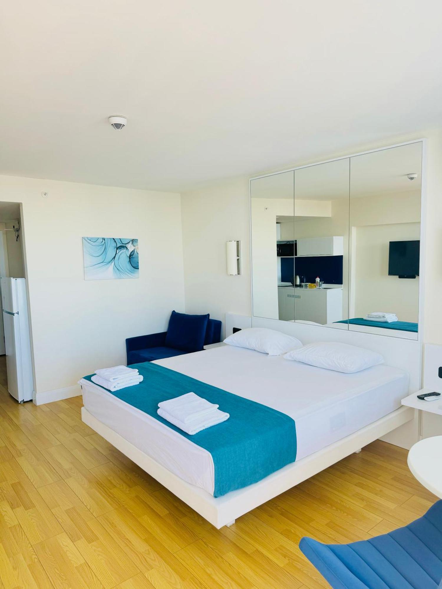 Lux Apartaments 巴统 外观 照片