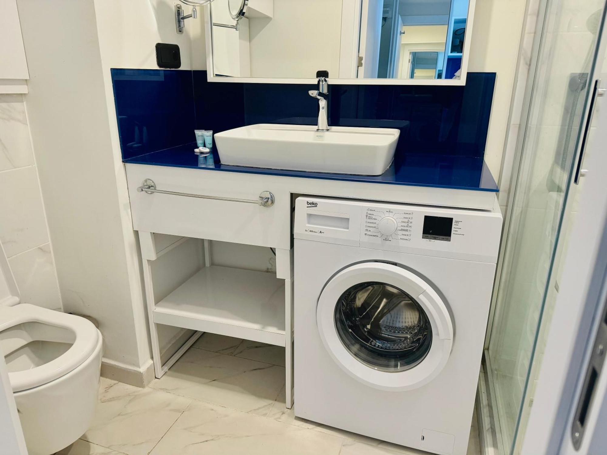 Lux Apartaments 巴统 外观 照片