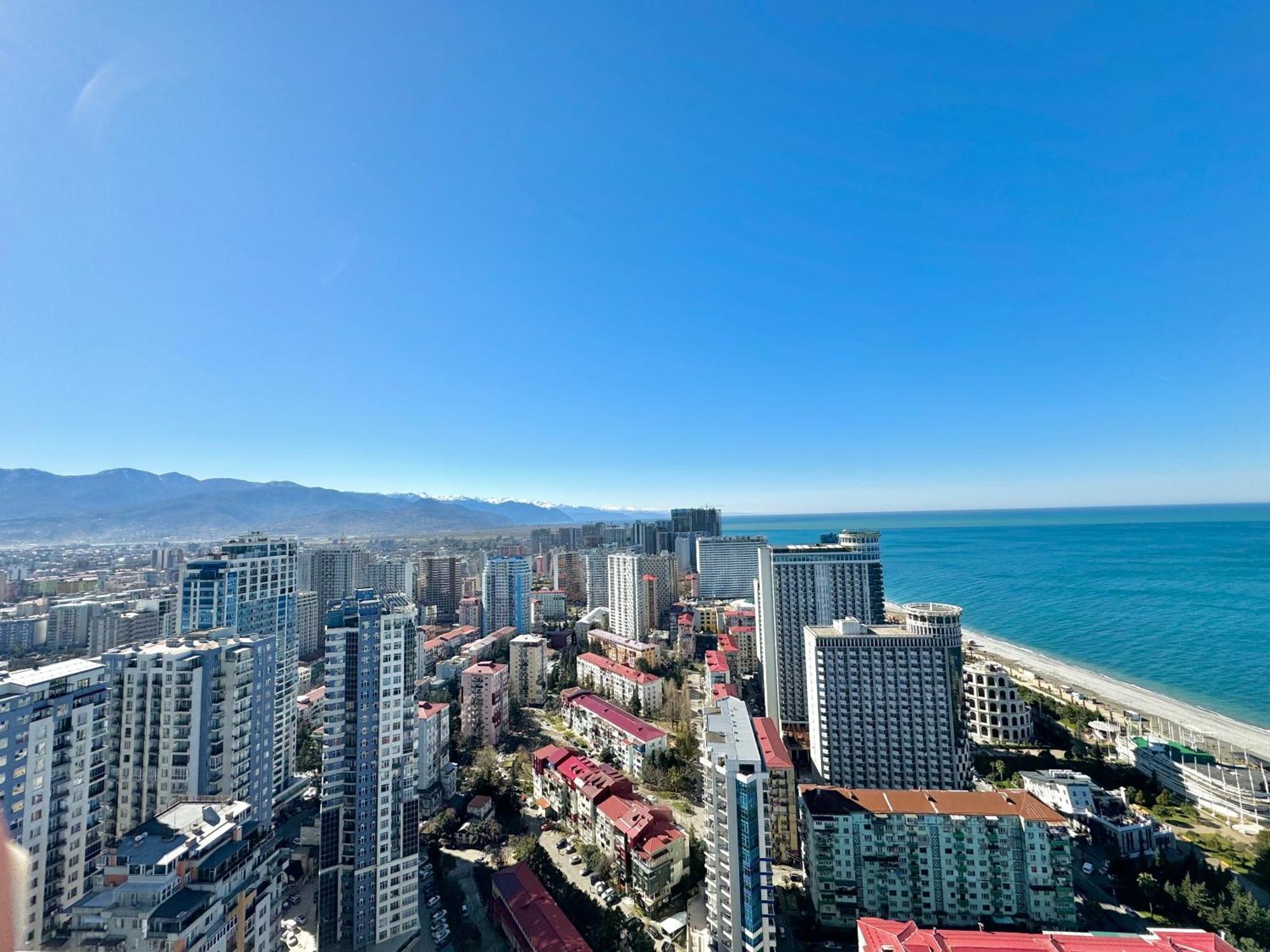 Lux Apartaments 巴统 外观 照片