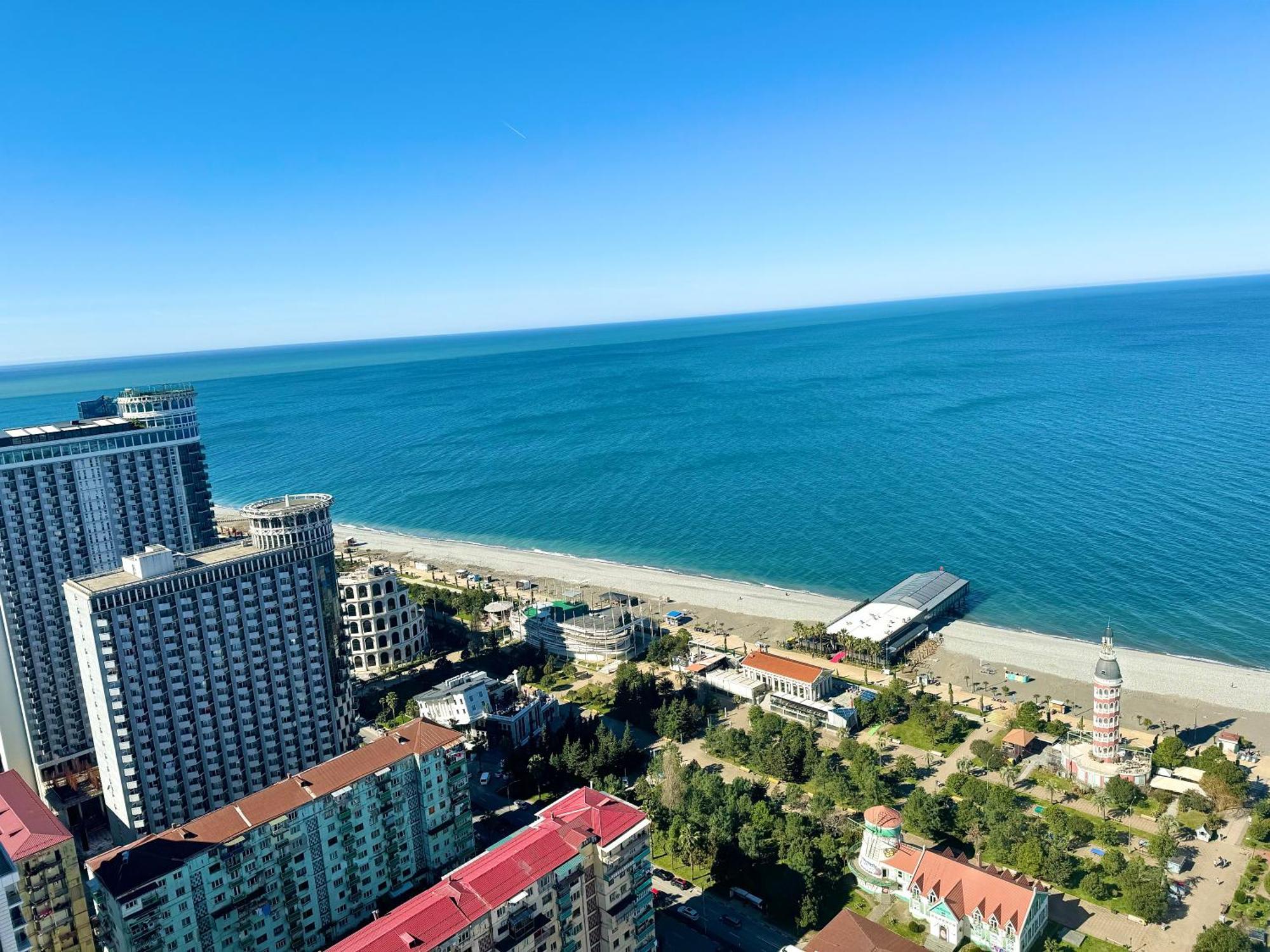 Lux Apartaments 巴统 外观 照片